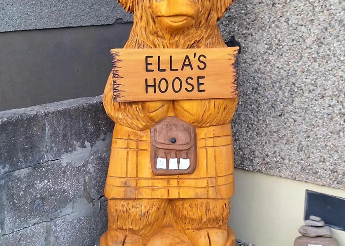 Ella\'S Hoose